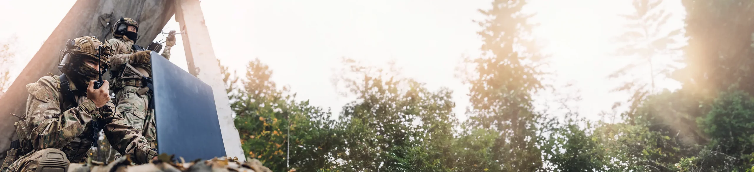 Robust connector systems for modern mobile defence electronics Connectors for modern mobile dfence Hintergrund Kopie